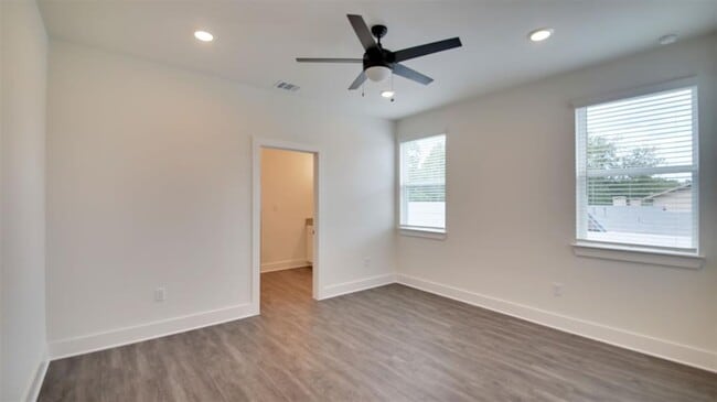 Building Photo - 2009 Iroquois Ln
