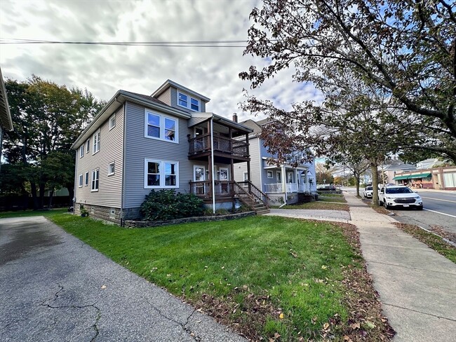 Building Photo - 772 Belmont St