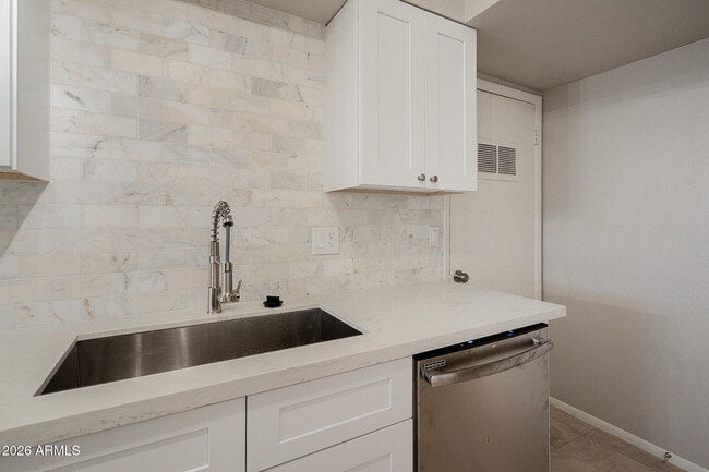 Building Photo - 5618 S Captain Kidd Ct