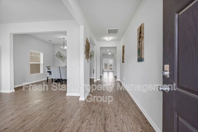 Building Photo - 300 Barony Pl Dr