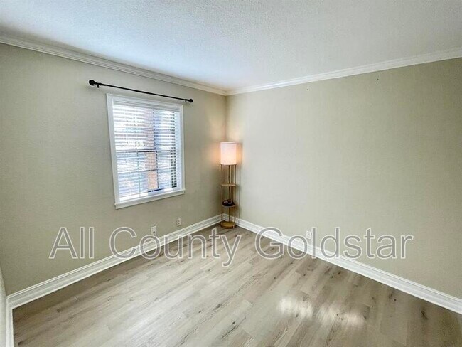 Building Photo - 19505 Quesada Ave