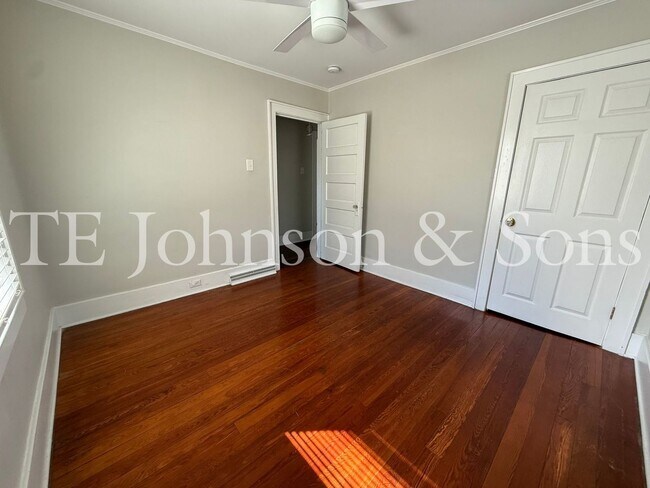 Building Photo - Charming 3BR Home with Fenced Yard, Hardwood Floors and Classic Built Ins