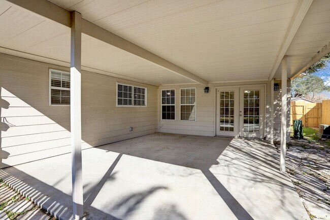 Building Photo - 1106 Western Springs Dr