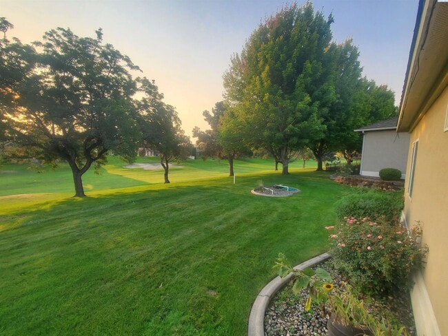 Building Photo - Golf Course Frontage
