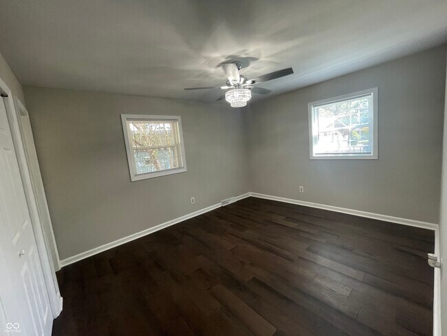 Building Photo - 1416 Miami Ct S