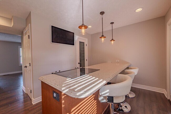 Building Photo - 7630 Alta View Blvd