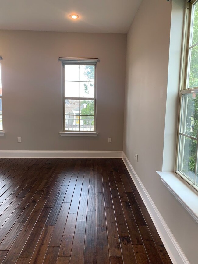 Building Photo - 2512 Valence St