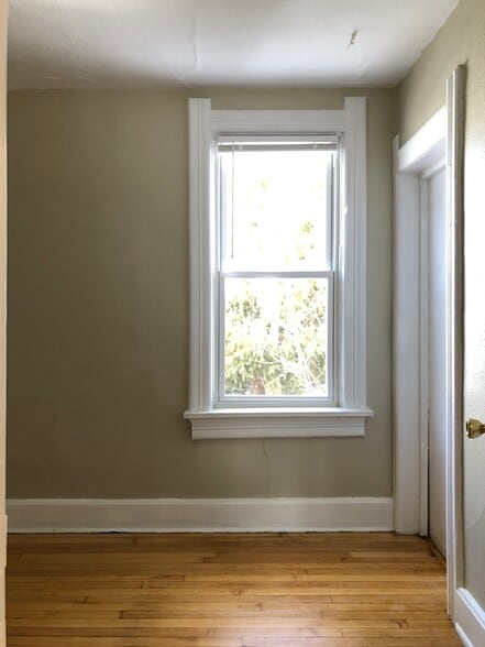 Building Photo - 2370 S Woodward St