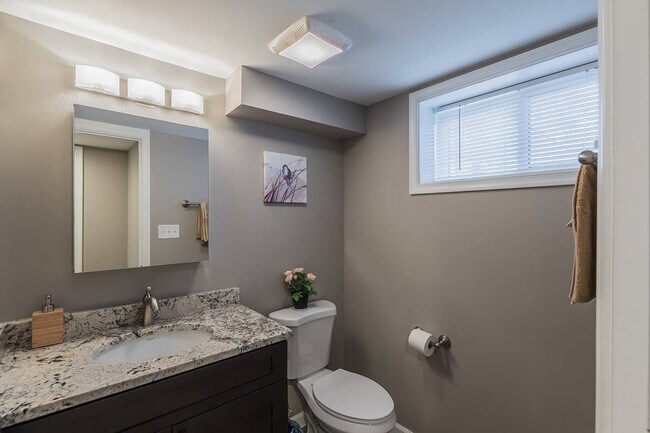 Building Photo - 3277 Montrose Ave