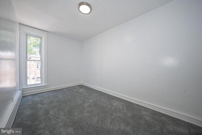 Building Photo - 426 Hampden Rd
