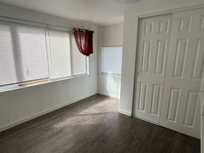 Building Photo - 3 bedroom in Dimond Estates