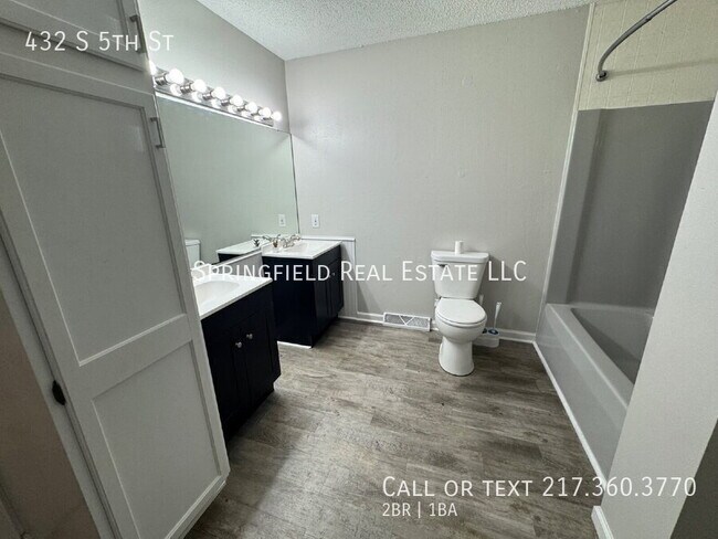 Building Photo - 432 S 5th St