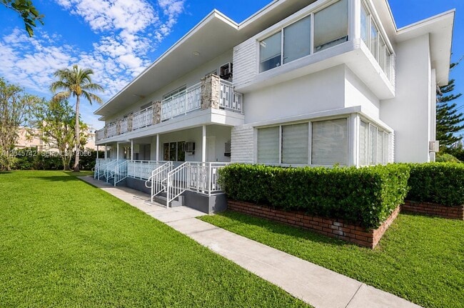 Building Photo - 7600 Dickens Ave