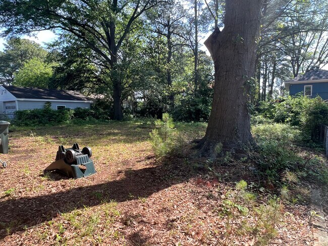 Building Photo - 1370 S Braden Crescent