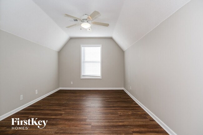 Building Photo - 16036 S Avalon St