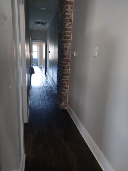 Building Photo - 2413 Painters St