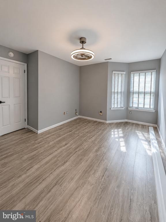 Building Photo - 810 Diamond Dr