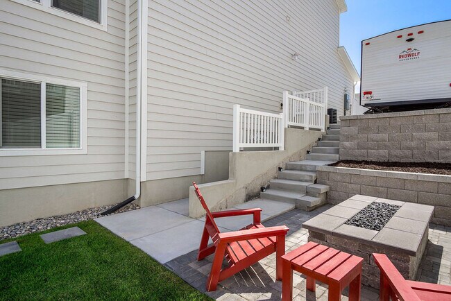 Building Photo - 2273 N Elderberry Dr