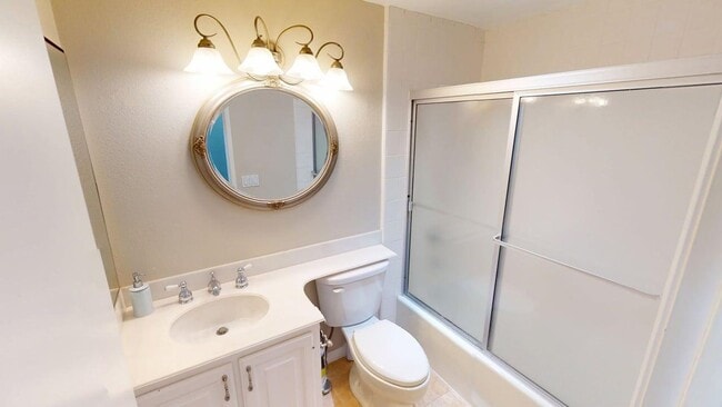 Building Photo - Stunning Bayfront 2/2.5 Condo in Montego Court