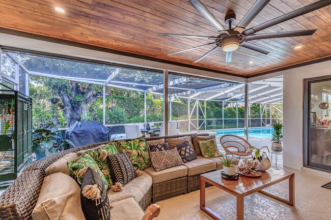 Building Photo - 932 Evergreen Dr