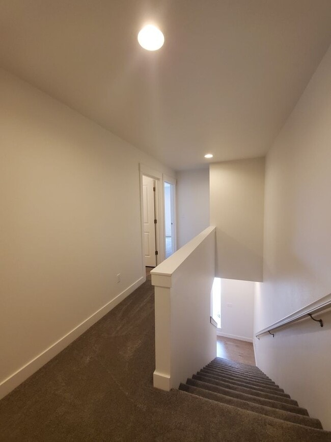 Building Photo - 522 Bedrock Loop