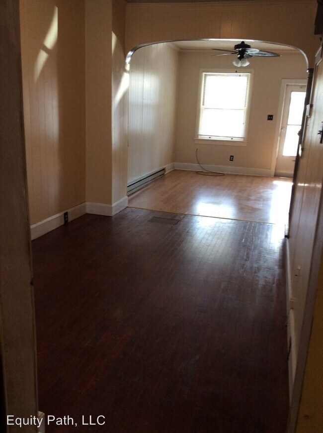 Building Photo - 2 br, 1 bath House - 941 W. Pine Street