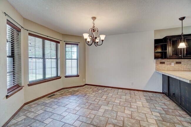 Building Photo - Comfortable Living in Edmond – 3BR with Prime Convenience