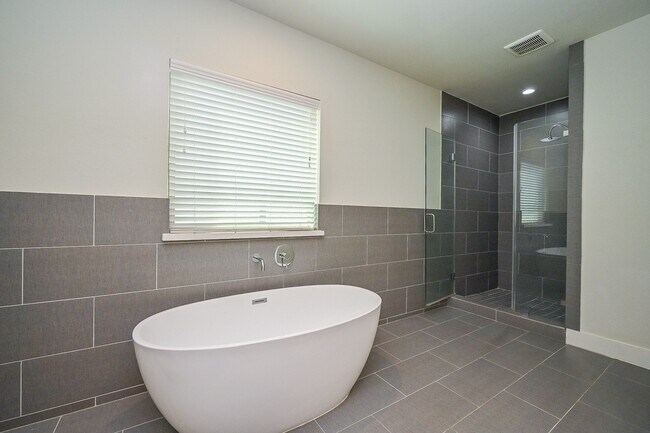 Building Photo - 1106 Fuschia Rd