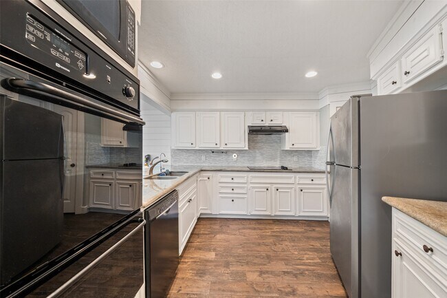 Building Photo - 3203 Poe Dr