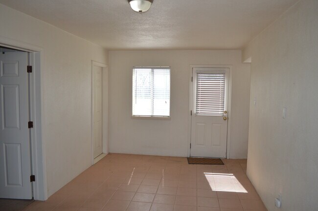 Building Photo - 15290 Sunset Dr