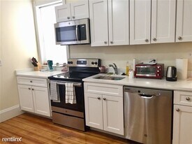 Building Photo - 330 Saint Paul St