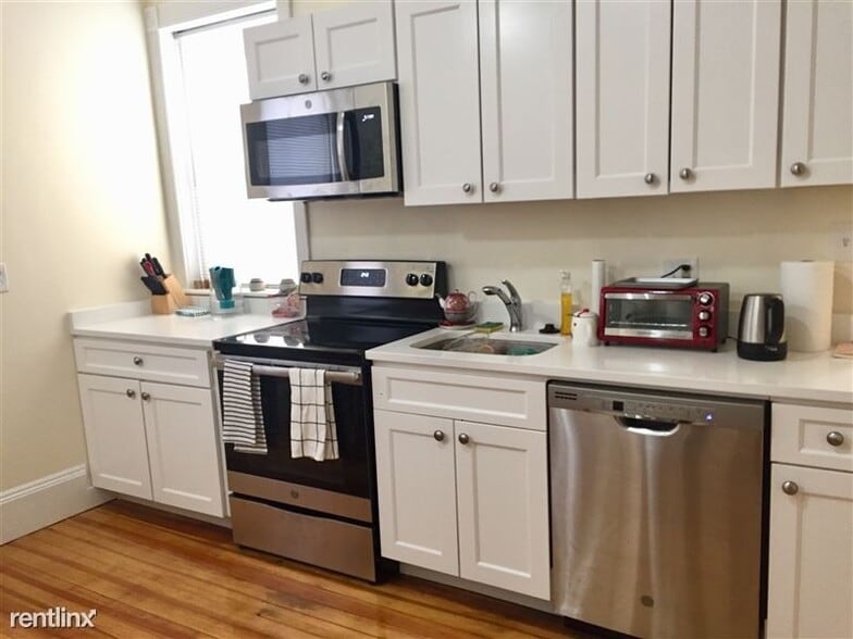 Primary Photo - 330 Saint Paul St