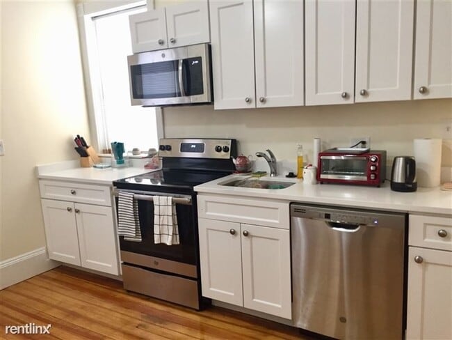 Building Photo - 330 Saint Paul St