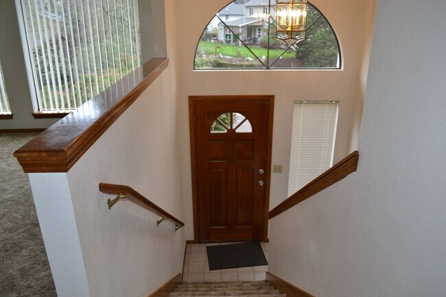 Building Photo - BEAUTIFUL 3 BEDROOM 3 BATH HOUSE LOCATED IN SOUTH SALEM