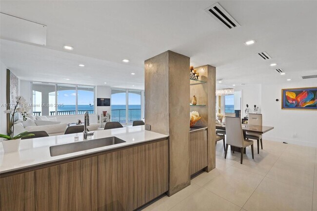 Building Photo - 5401 Collins Ave