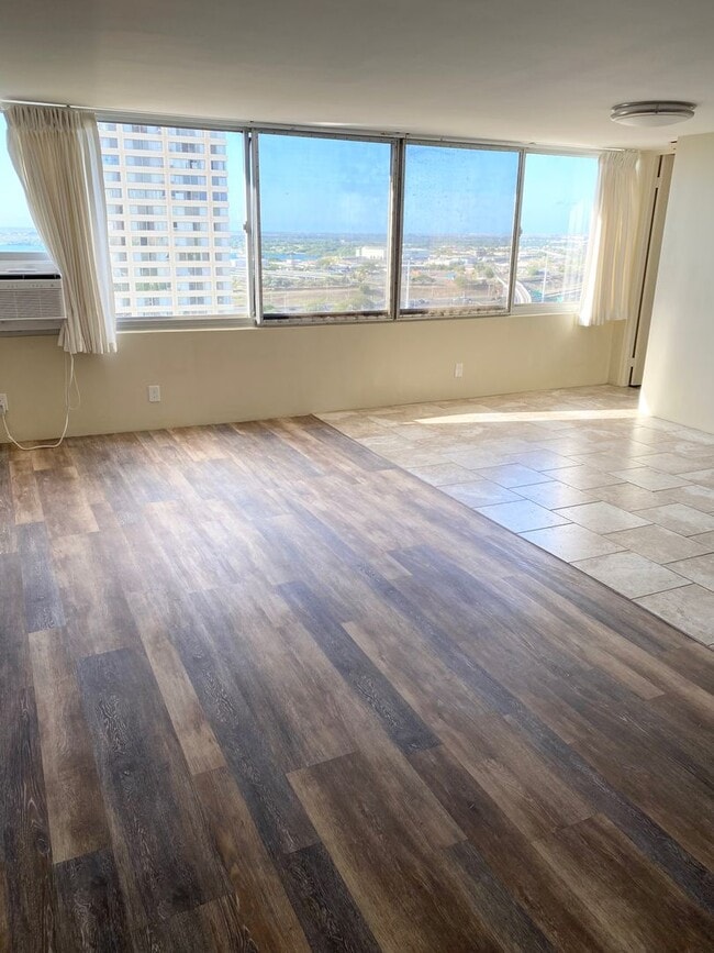Building Photo - Century Park Plaza - 2 bedroom 2 bathroom 2 parking stall unit