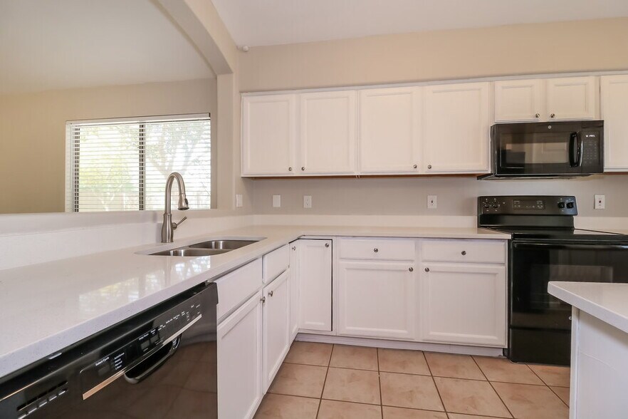 Building Photo - 14927 W Rampart Dr