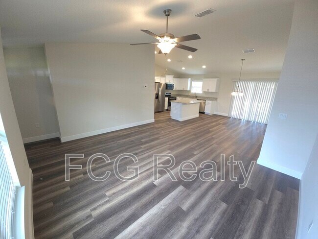 Building Photo - 44 Redwood Run