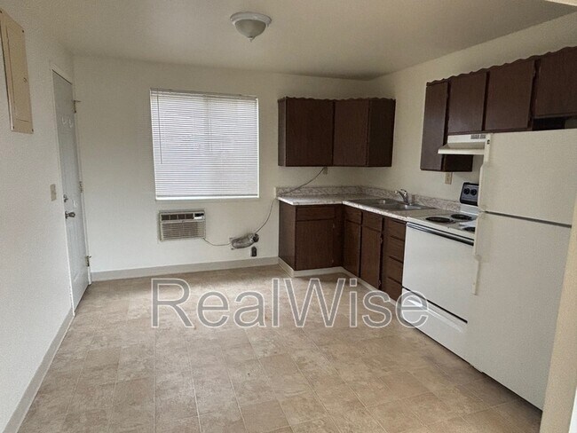 Building Photo - 241 Rose Ave