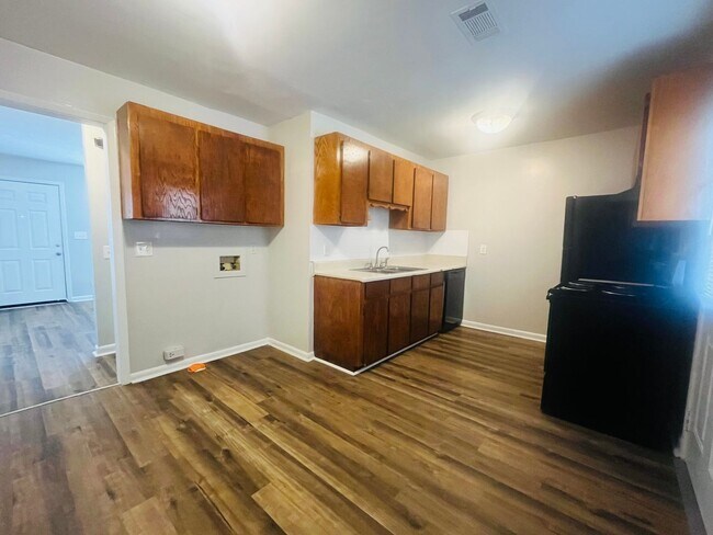 Building Photo - 406 Russell Pkwy