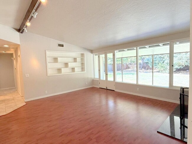 Building Photo - REDUCED ! Sprawling Westside Walnut Creek ...
