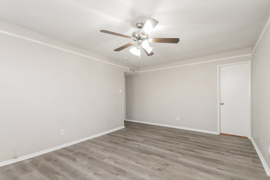 Building Photo - 8806 Linda Vista Dr