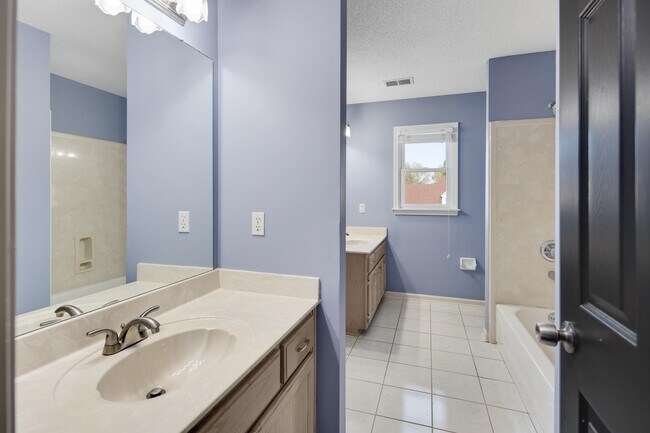 Building Photo - 979 Welbeck Cove