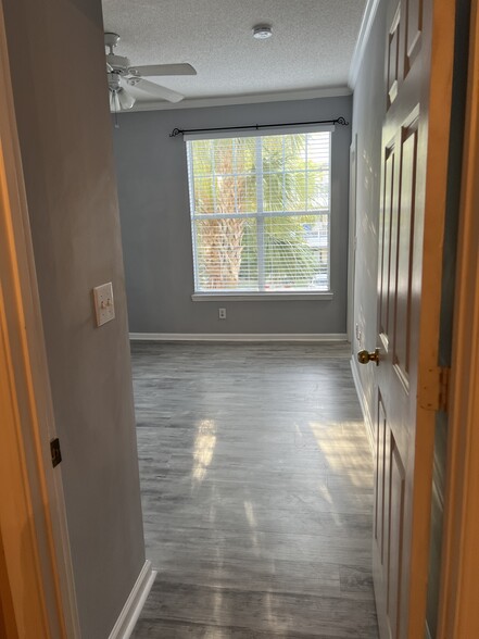 First bedroom with inside bath. - 45 Sycamore Ave