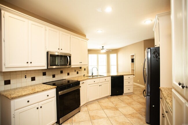 Building Photo - 808 Cartier Ln