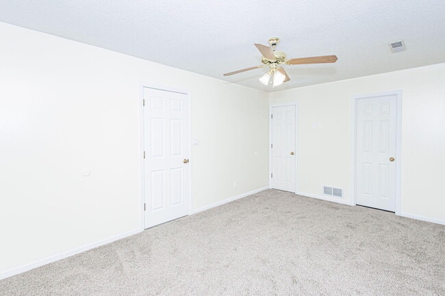 Building Photo - 3804 Larkspur Ct