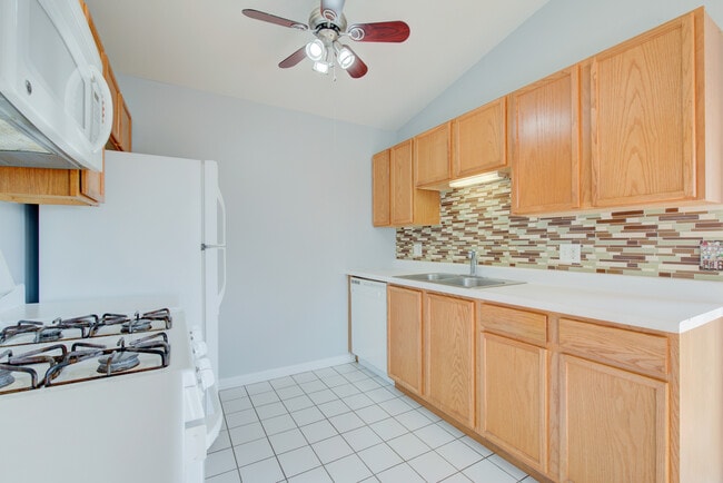 Building Photo - 974 N Village Dr