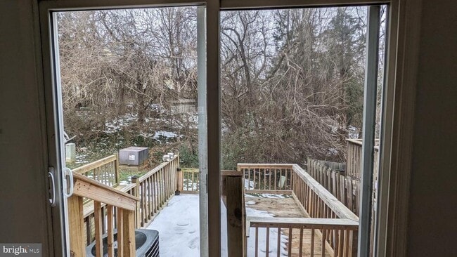 Building Photo - 829 Gallows Ct