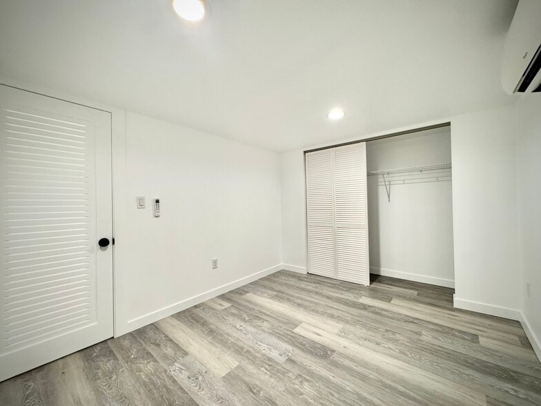Building Photo - 6701 39th Ave SW