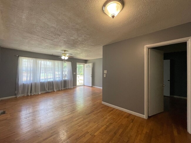 Building Photo - Cute 3/1 House in Calvert City Limits